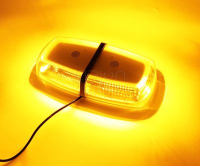 Сигнална лампа 12V/24V подходяща за пътна помощ,камиони,трактори и др.